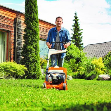 Plæneklipper med opsamler